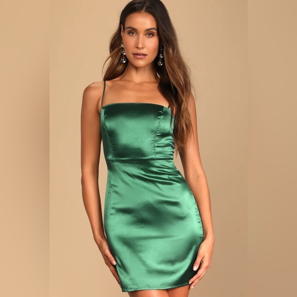 New with tags lulus Emalee Emerald Green Satin Bodycon Mini Dress